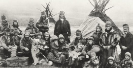 Nordic_Sami_people_Lavvu_1900-1920_home_0
